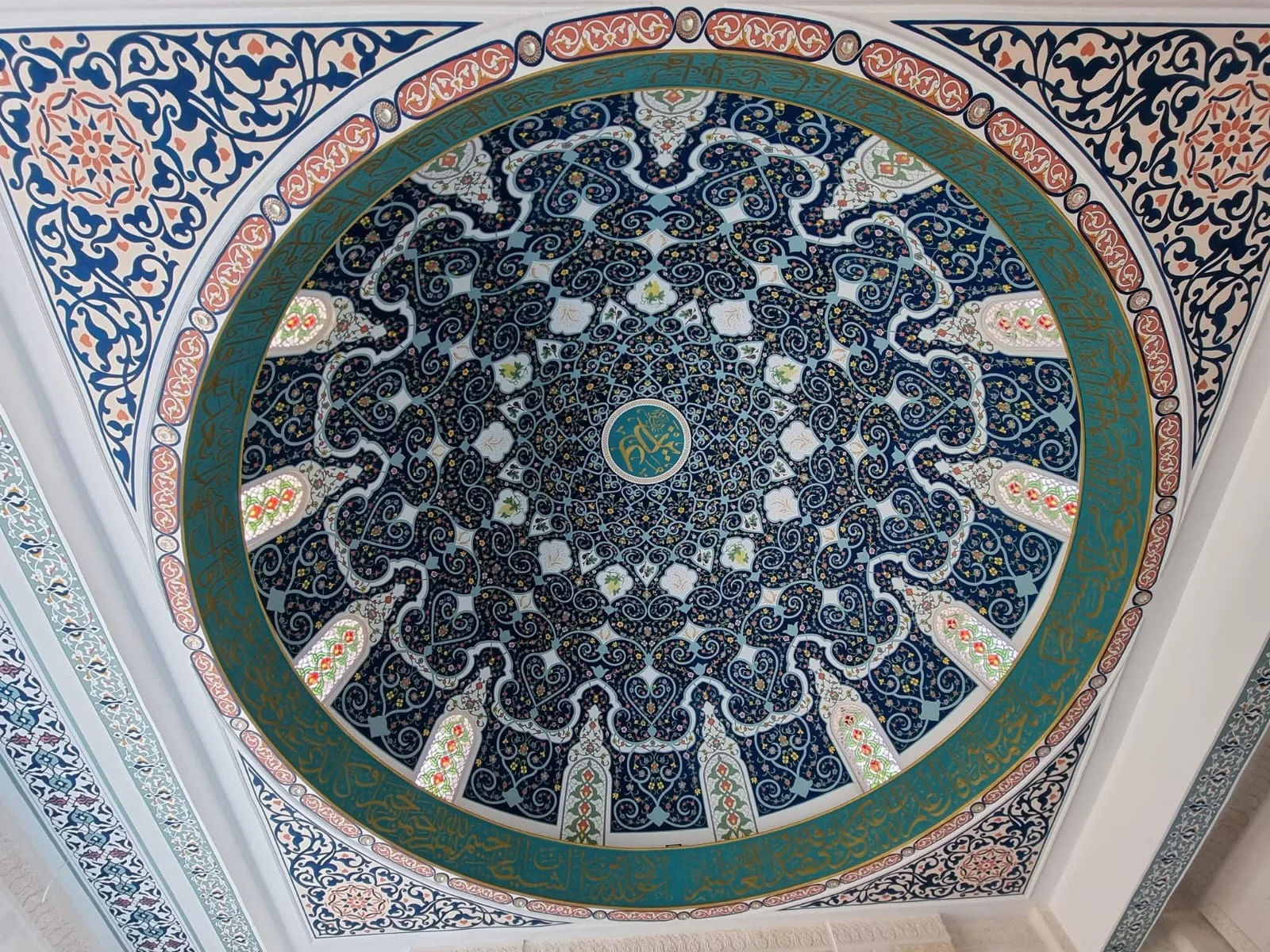 Cami Kubbe İçi Hat ve Tezyinat Sanatı
