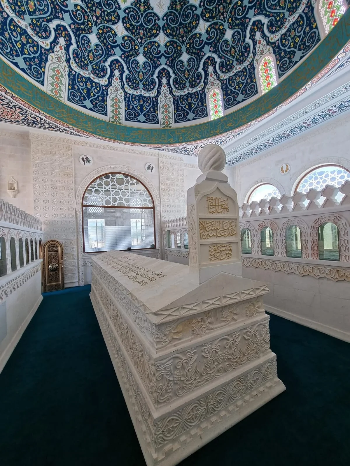 Üzeyir Peygamber Türbesi İç Mekan Görünümü