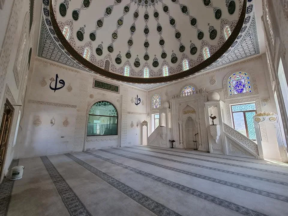 Üzeyir Peygamber Camii İç Mekan ve Mihrap