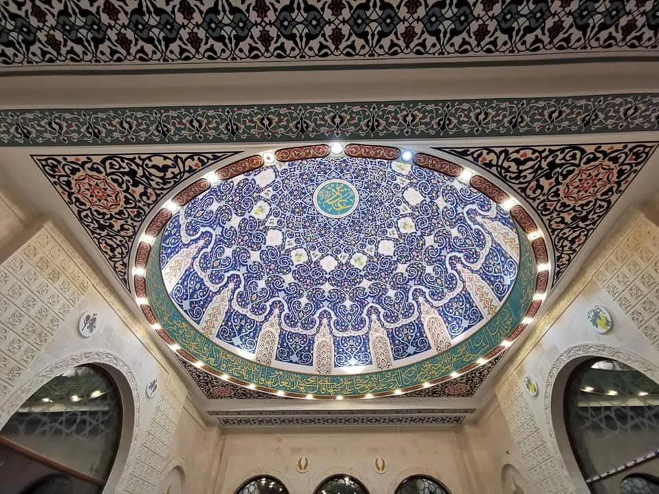Cami Kubbesinin İç Görünümü ve Süslemeleri